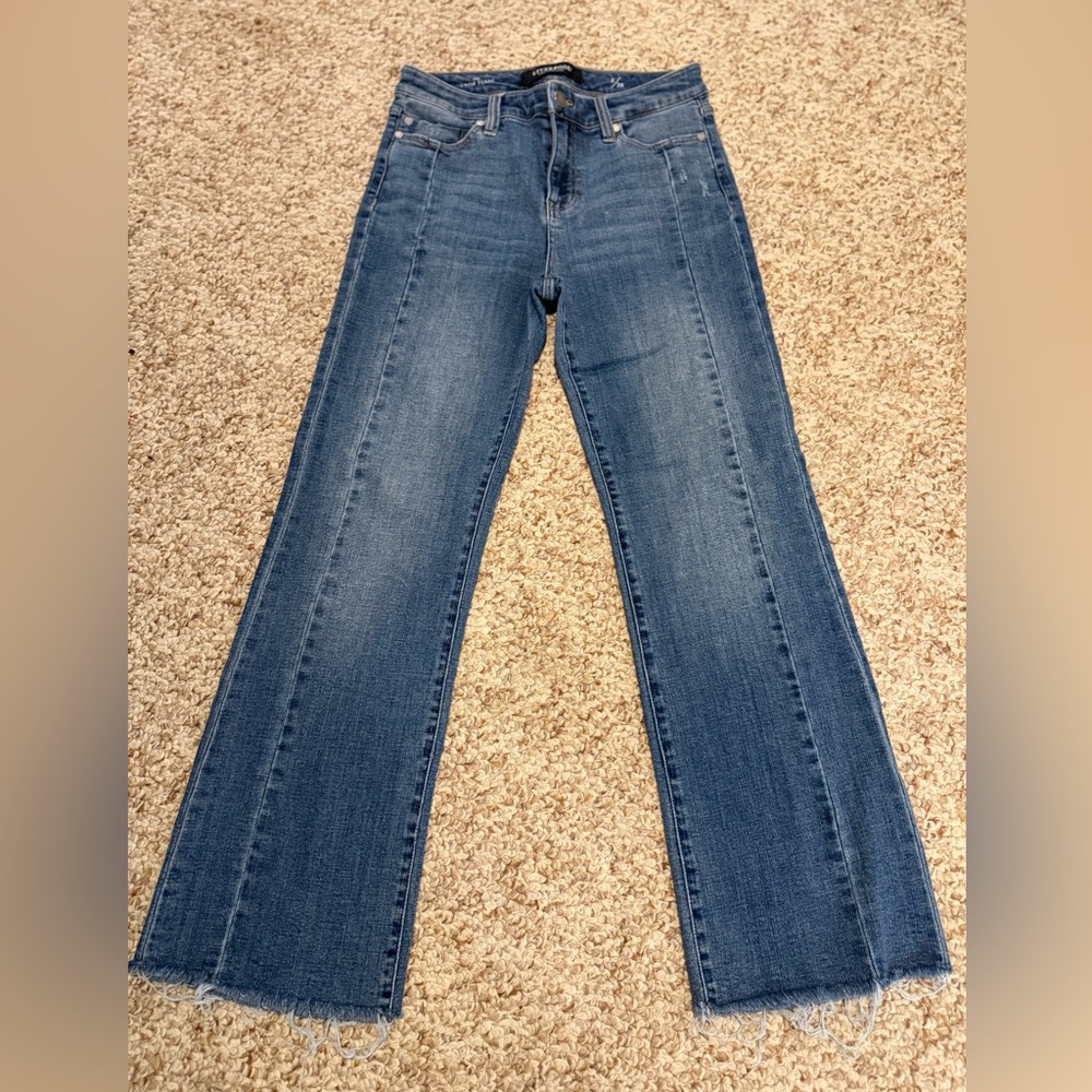 Liverpool Jeans, The Crop Flare.  Size 6/28

Waste 28
Length 27
Rise 10